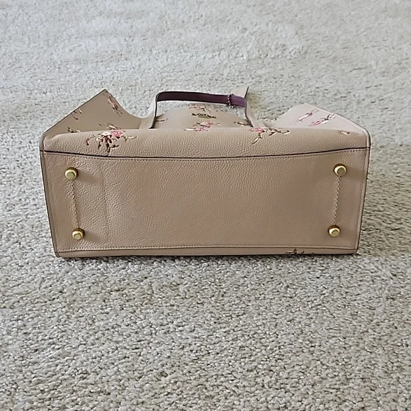 NWOT Coach Charlie Carryall in pebbled leather - Picture 5 of 5